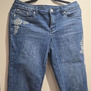 Elegant Floral Embroidered Women's Blue Jeans